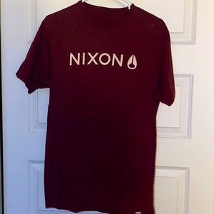 Nixon brand logo Tee Sz M